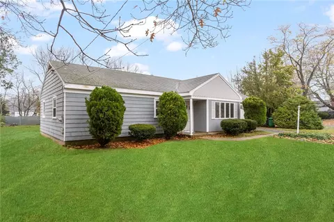 417 Buttonwoods Ave, Warwick, RI 02886 photo 1