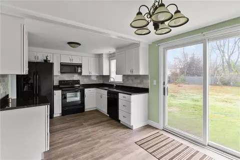 417 Buttonwoods Ave, Warwick, RI 02886 photo 11