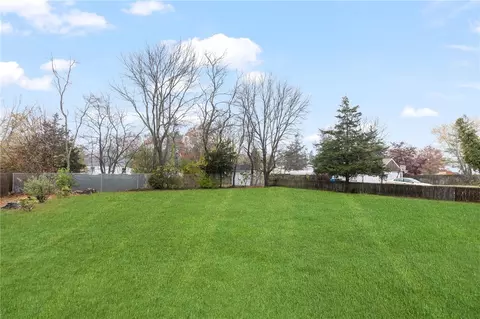 417 Buttonwoods Ave, Warwick, RI 02886 photo 4