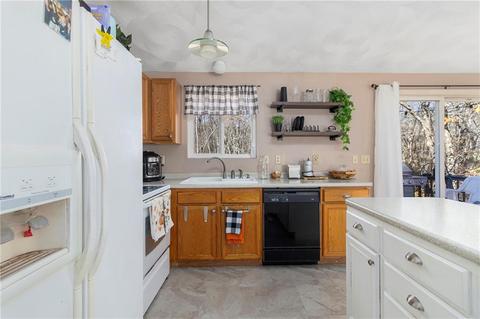 73 Tanner Ave, Warwick, RI 02886 photo 6