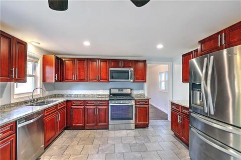 83 Madeleine Ave, Woonsocket, RI 02895 photo 9