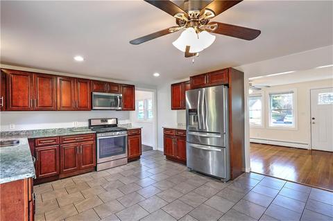 83 Madeleine Ave, Woonsocket, RI 02895 photo 8