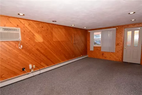 31 Bourbon Pl, Warwick, RI 02888 photo 8