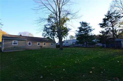 31 Bourbon Pl, Warwick, RI 02888 photo 17