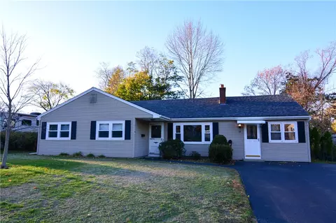 31 Bourbon Pl, Warwick, RI 02888 photo 1
