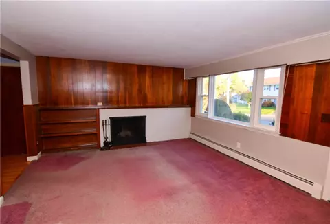 31 Bourbon Pl, Warwick, RI 02888 photo 3