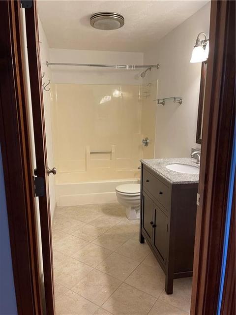 609 Brookhaven Ln, Woonsocket, RI 02895 photo 13