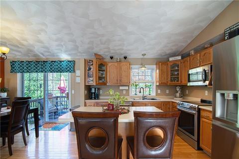 19 Sycamore Dr, Coventry, RI 02816 photo 4
