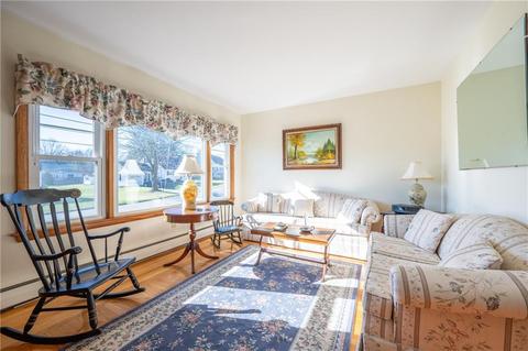 33 Ridge St, Woonsocket, RI 02895 photo 6