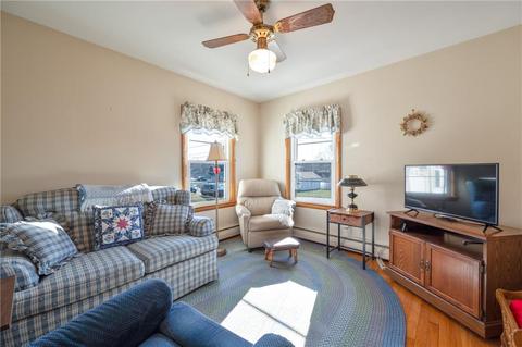 33 Ridge St, Woonsocket, RI 02895 photo 3
