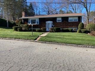 95 Blue Stone Dr, Woonsocket, RI 02895 photo 3