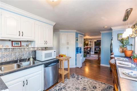 22 Damon Ave, Warwick, RI 02889 photo 4