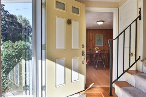 8 Friendly Dr, Warwick, RI 02888 photo 3
