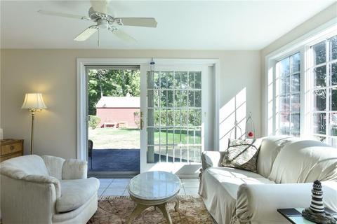 8 Friendly Dr, Warwick, RI 02888 photo 9