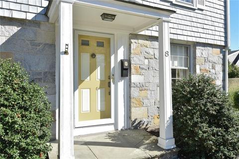 8 Friendly Dr, Warwick, RI 02888 photo 2