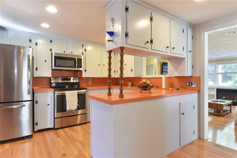8 Friendly Dr, Warwick, RI 02888 photo 11