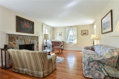 8 Friendly Dr, Warwick, RI 02888 photo 6