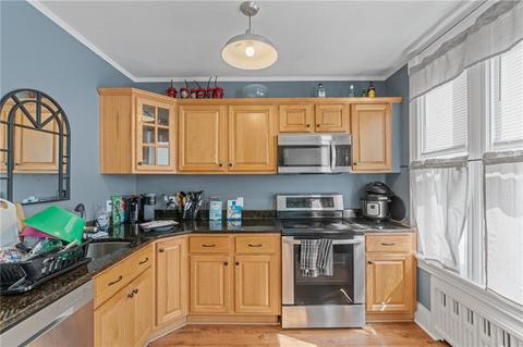 34 Hamlet Ave, Woonsocket, RI 02895 photo 2