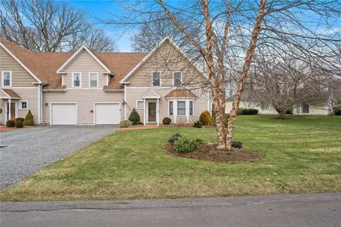 16 Captains Dr, Westerly, RI 02891 photo 3