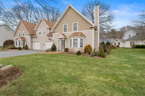 16 Captains Dr, Westerly, RI 02891 photo 5