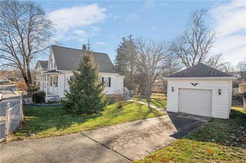1017 Logee St, Woonsocket, RI 02895 photo 3