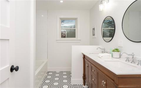 1096 E Main Rd, Middletown, RI 02842 photo 44