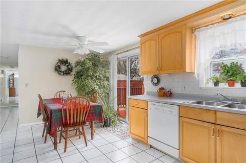 88 Custer St, Warwick, RI 02889 photo 3