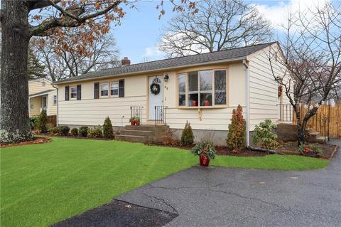 88 Custer St, Warwick, RI 02889 photo 2