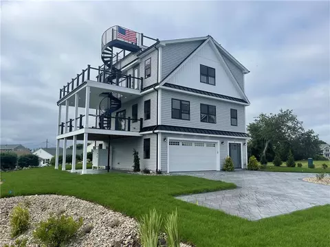 30 Southwest Rd, Narragansett, RI 02882