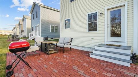137 Graystone St, Warwick, RI 02886 photo 4