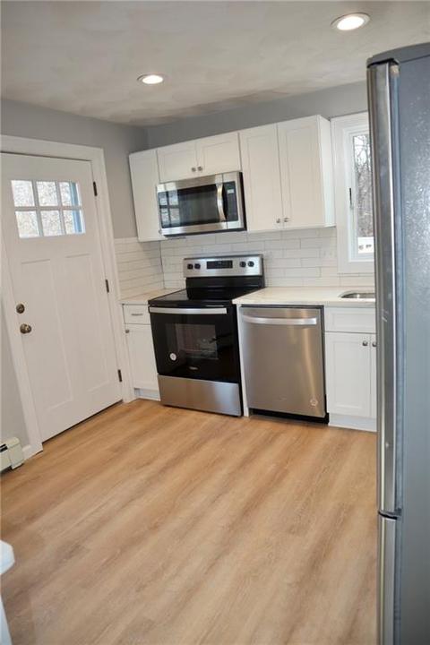 100 Marian Ln, Woonsocket, RI 02895 photo 4