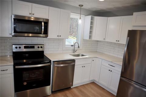 100 Marian Ln, Woonsocket, RI 02895 photo 3