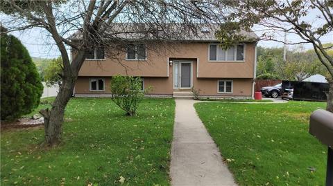 1 Pembroke Dr, Johnston, RI 02919