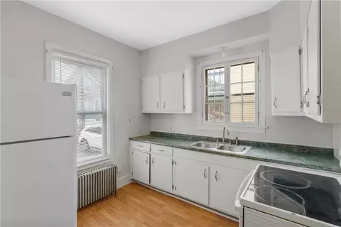 378 Park Pl, Woonsocket, RI 02895 photo 4