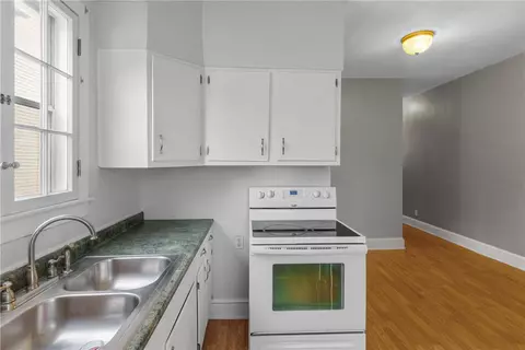 378 Park Pl, Woonsocket, RI 02895 photo 5