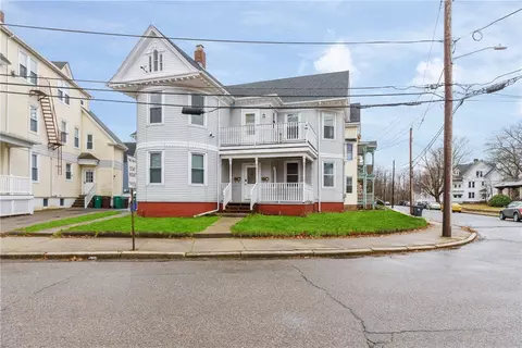 378 Park Pl, Woonsocket, RI 02895 photo 3