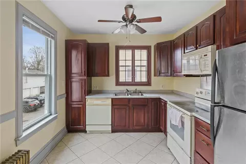 378 Park Pl, Woonsocket, RI 02895 photo 17