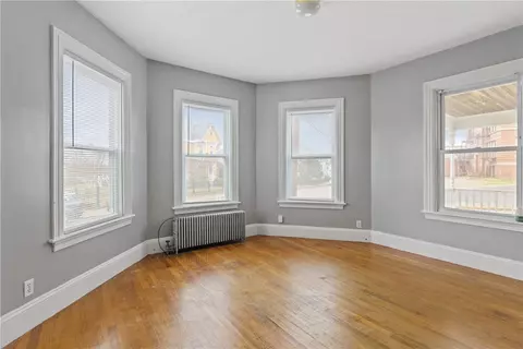 378 Park Pl, Woonsocket, RI 02895 photo 9
