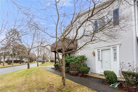 513 Roundhill Ct, Warwick, RI 02886 photo 1