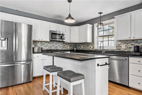 13 Cobblestone Ln, Westerly, RI 02891 photo 4