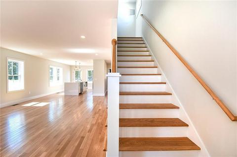 111 Graystone St, Warwick, RI 02886 photo 4