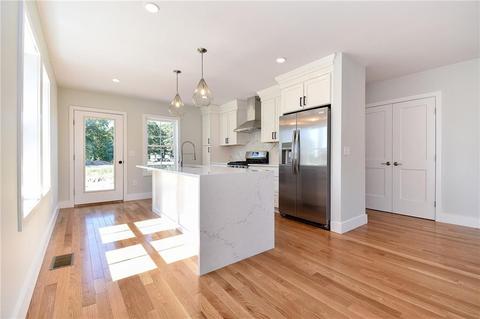 111 Graystone St, Warwick, RI 02886 photo 7