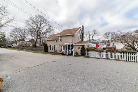 9 Junction St, Warwick, RI 02889 photo 2