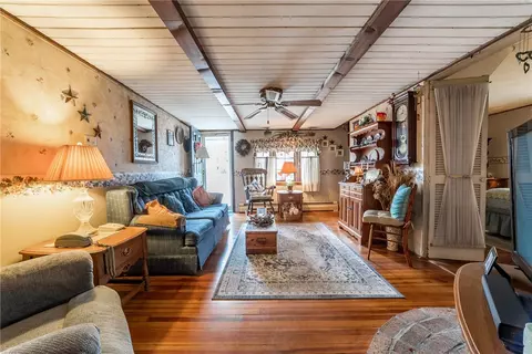 9 Junction St, Warwick, RI 02889 photo 5