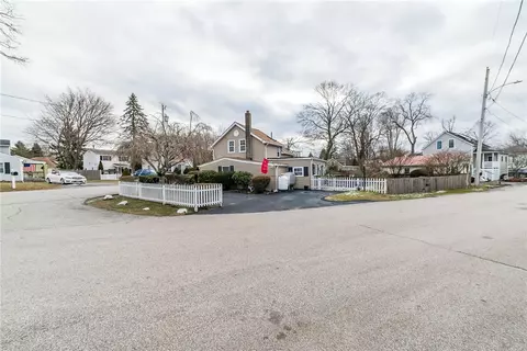 9 Junction St, Warwick, RI 02889 photo 3