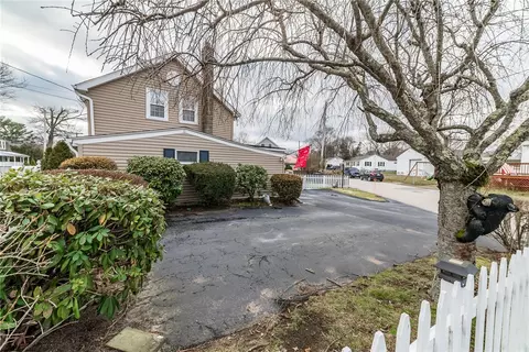 9 Junction St, Warwick, RI 02889 photo 4