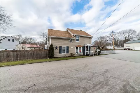 9 Junction St, Warwick, RI 02889 photo 1