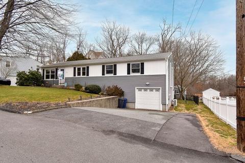 9 Levesque St, Warwick, RI 02886 photo 2