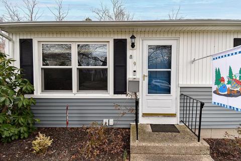 9 Levesque St, Warwick, RI 02886 photo 5