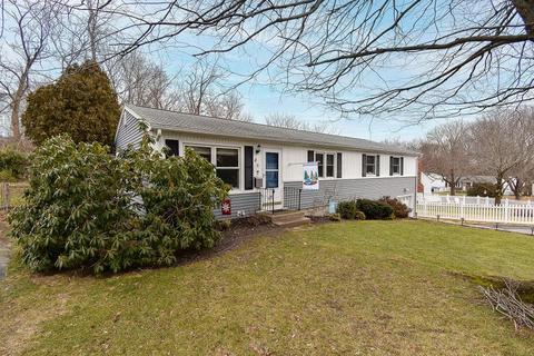 9 Levesque St, Warwick, RI 02886 photo 3